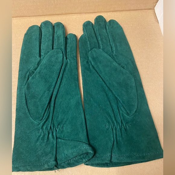 Accessories - Green suede gloves extra large